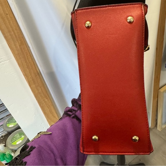 Neiman Marcus Deep Red Leather Crossbody Tote With Gold Geometric Hardware - Picture 4 of 8